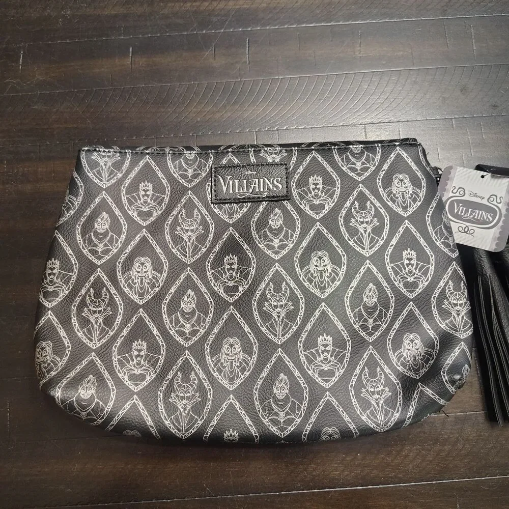NEW Loungefly Torrid Disney Villains Black Silver Clutch Bag Wrist Strap Magnet
